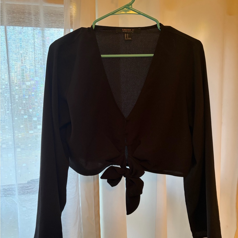 Forever 21 Black Tie-Front Crop Top